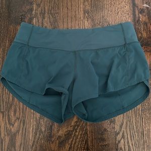 Lululemon 2.5 inch speed up shorts in dark green